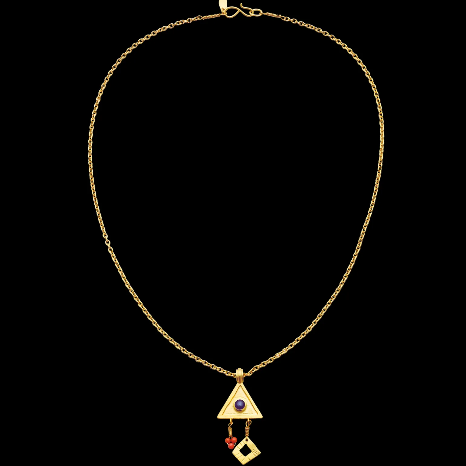 protect_me_necklace_3.webp Store Protect Me Necklace Halskjeder